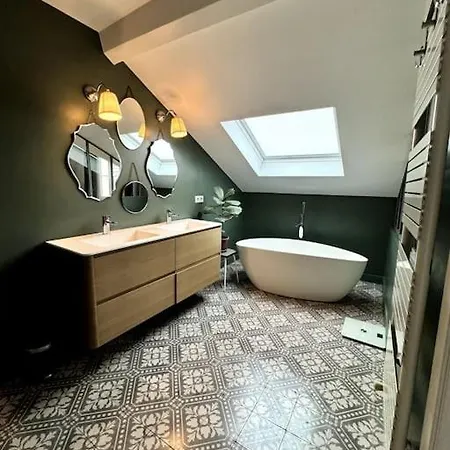 Charming Family To Rent For Holidays & Only 10 Mins To Paris Holiday home