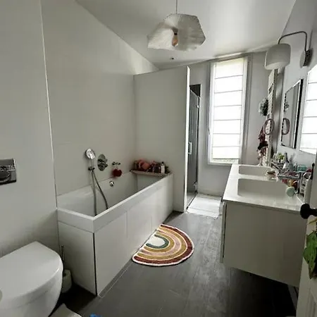 Charming Family To Rent For Holidays & Only 10 Mins To Paris