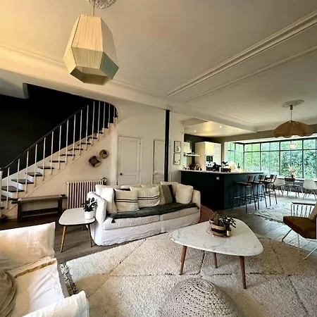 Charming Family To Rent For Holidays & Only 10 Mins To Paris Holiday home Colombes (Hauts-de-Seine)